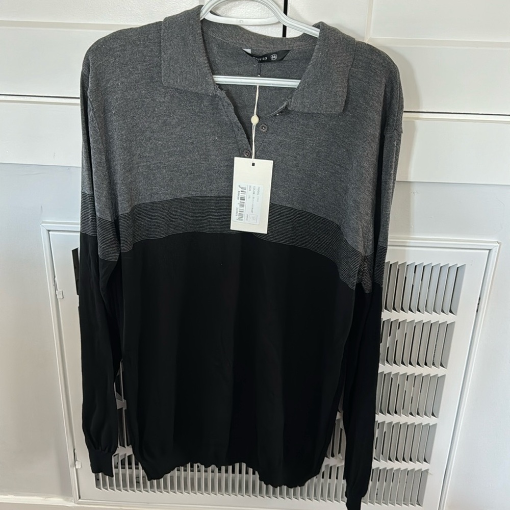 RNT23. Men’s, black & gray sweater. NWT.